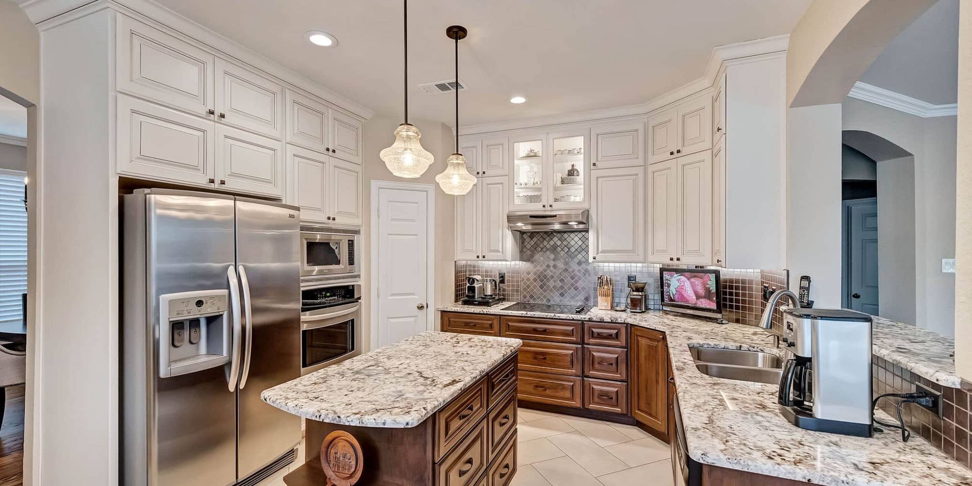 Elite Remodeling kitchen renovation in Frisco, TX featuring a two-tone cabinet design and stainless steel appliances
