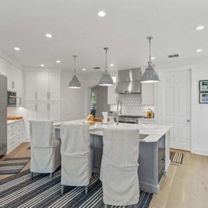 192604-Bermudez-Elite-Remodeling-004-1-300x300
