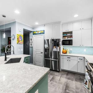192925-Barker-Elite-Remodeling-005-1-300x300