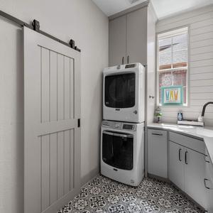 192602-Zalusky-Elite-Remodeling-003-300x300