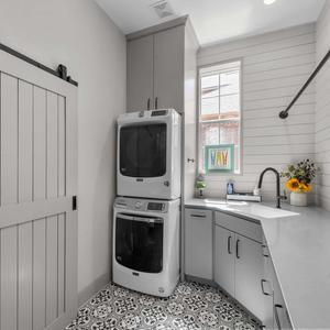 192602-Zalusky-Elite-Remodeling-004-1-300x300