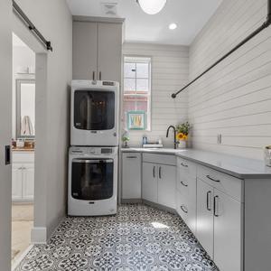 192602-Zalusky-Elite-Remodeling-007-1-300x300