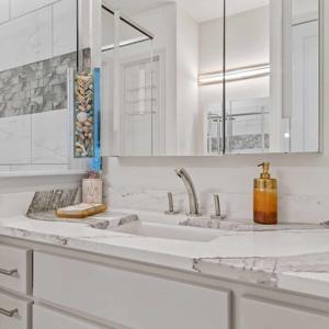 192603-Washburne-Elite-Remodeling-02-1-300x300
