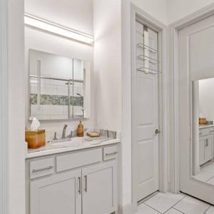 192603-Washburne-Elite-Remodeling-03-1-300x300