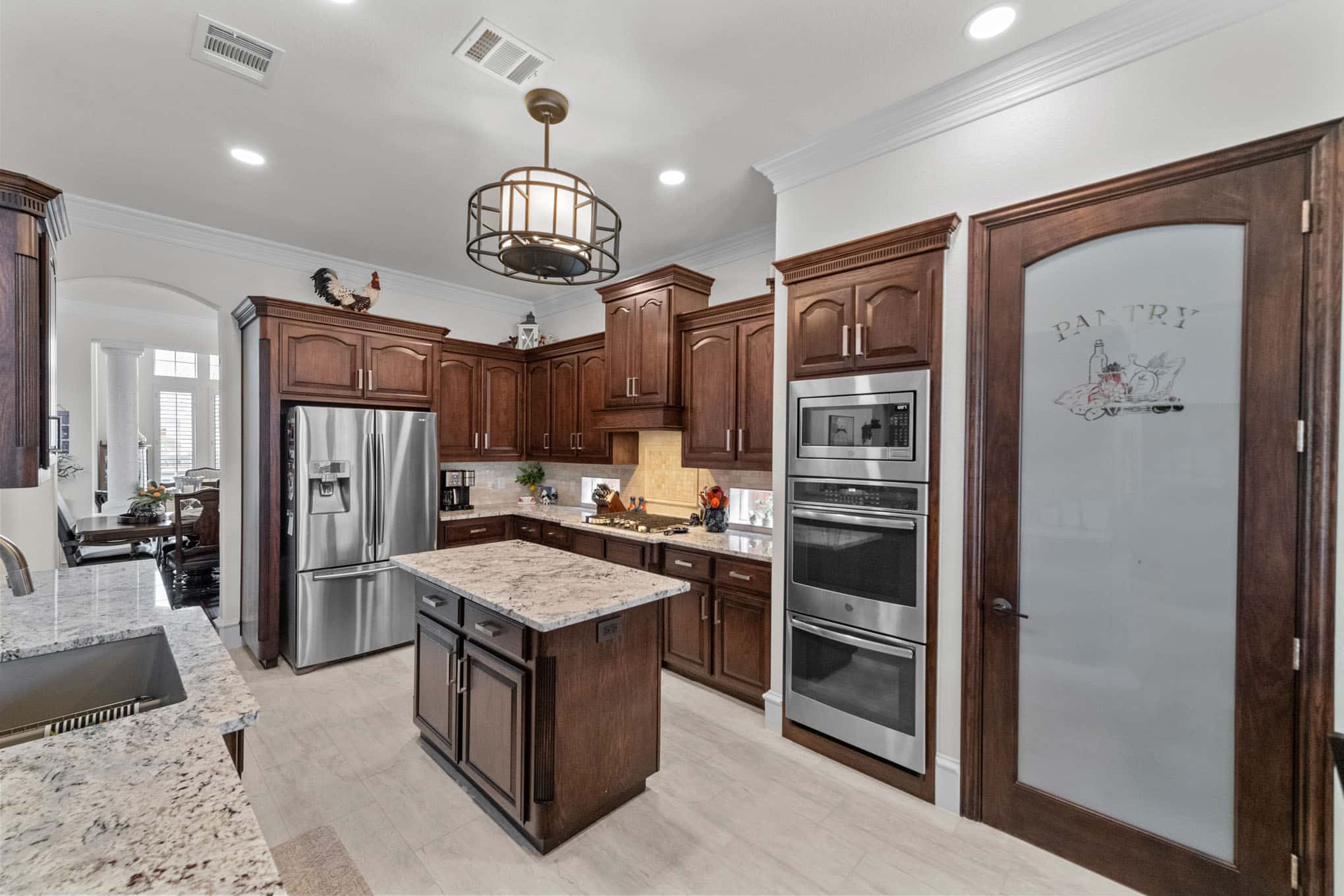 The Return of Warmth: How 2025’s Design Trends Are Moving Away from All-White Kitchens
